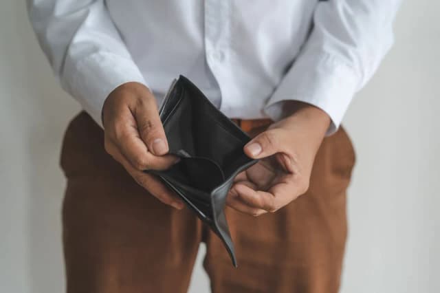 Jak sprawdzić zadłużenie osoby i uniknąć finansowych pułapek