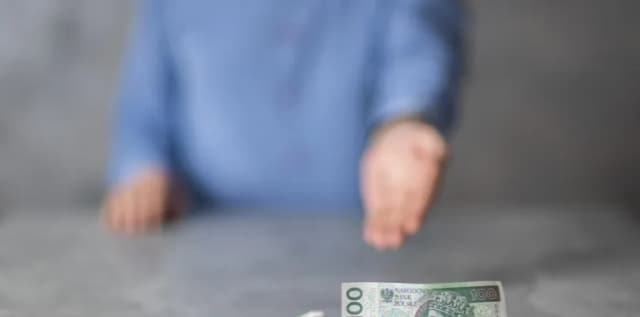 Chwilówka czy się opłaca? Poznaj ryzyko i korzyści przed decyzją Chwilówka czy się opłaca? Poznaj ryzyko i korzyści przed decyzją